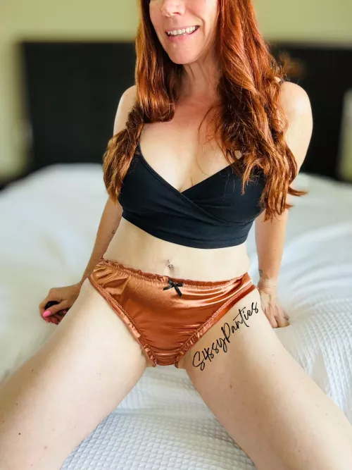 My worn panties, your new obsession. 2 days wear, and orgasm and a long workout $45 Fet friendly add ons are available. Fit. Nerdy. Pervy. Witty. Hilarious. Genuine. Forty-ish. Sassy. Redhead. See my menu.