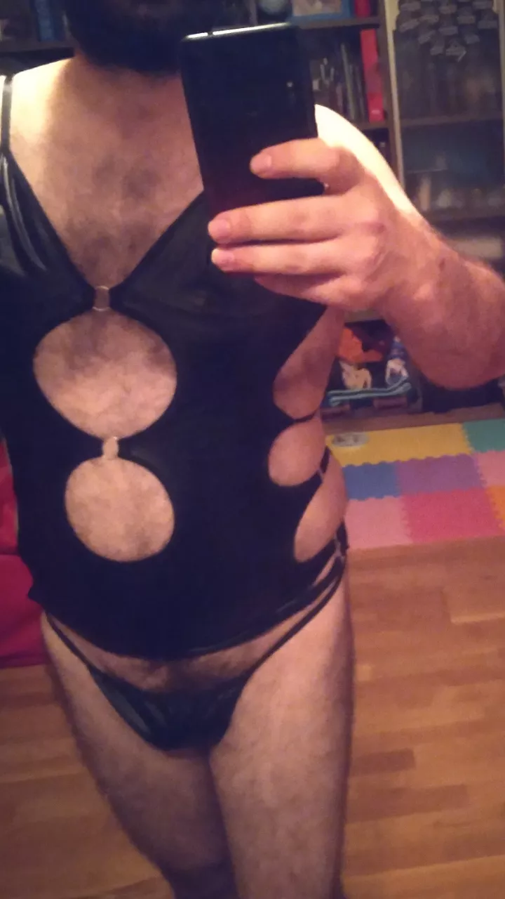 Necesito una ama para servir y obedecer 