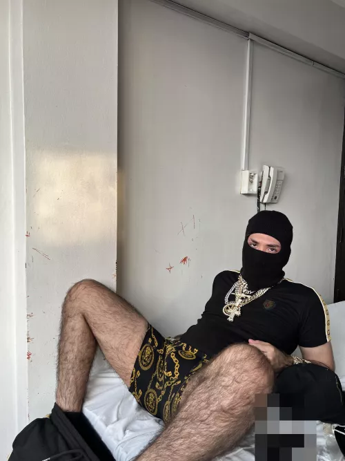 On a scale from 1 to 10, how do you think these hairy legs look? Haha sexy