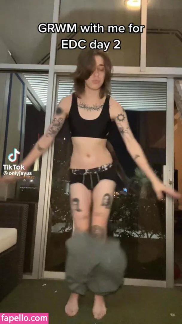 Onlyjayus strips down 