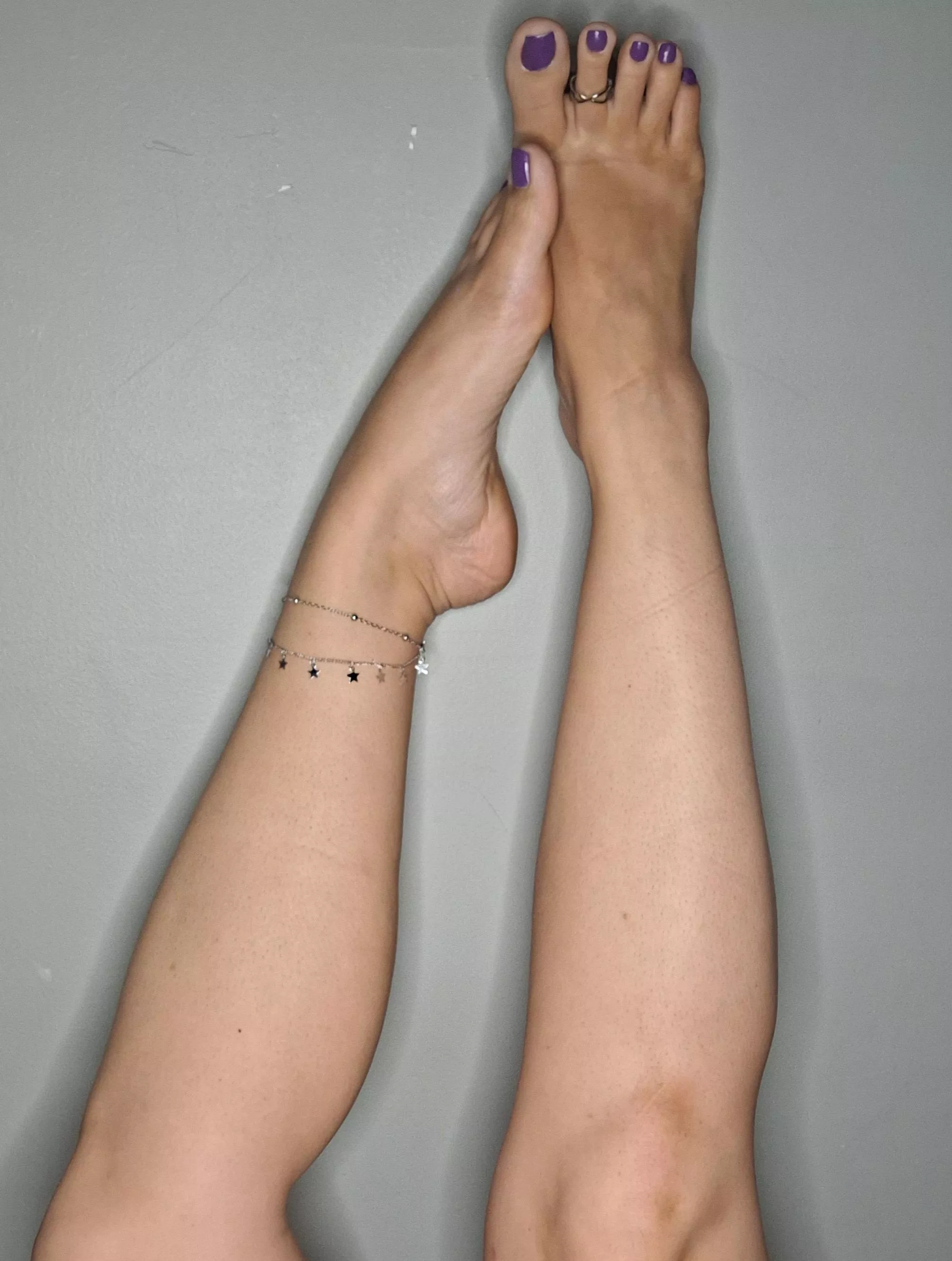 Purple toes and tan lines 💜 