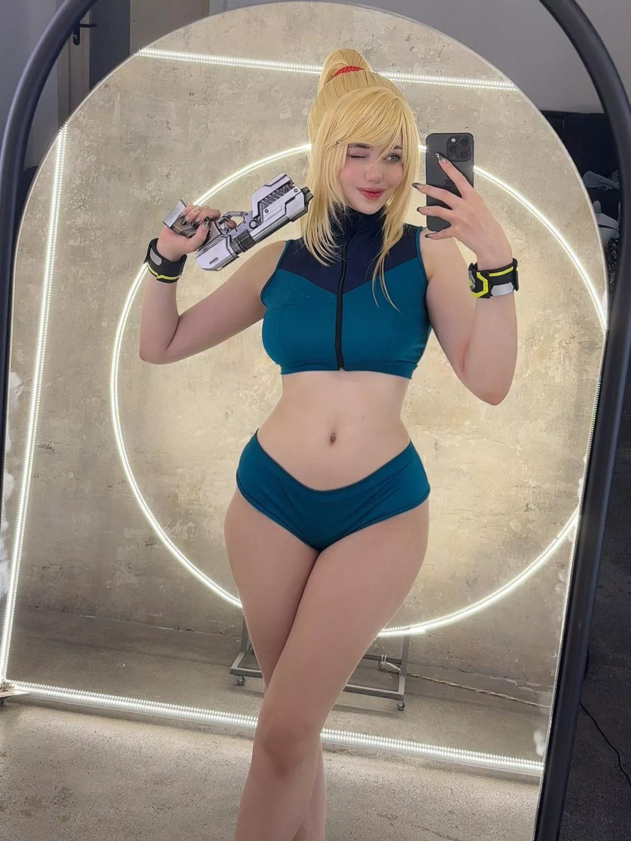 Samus cosplay by Alina Becker