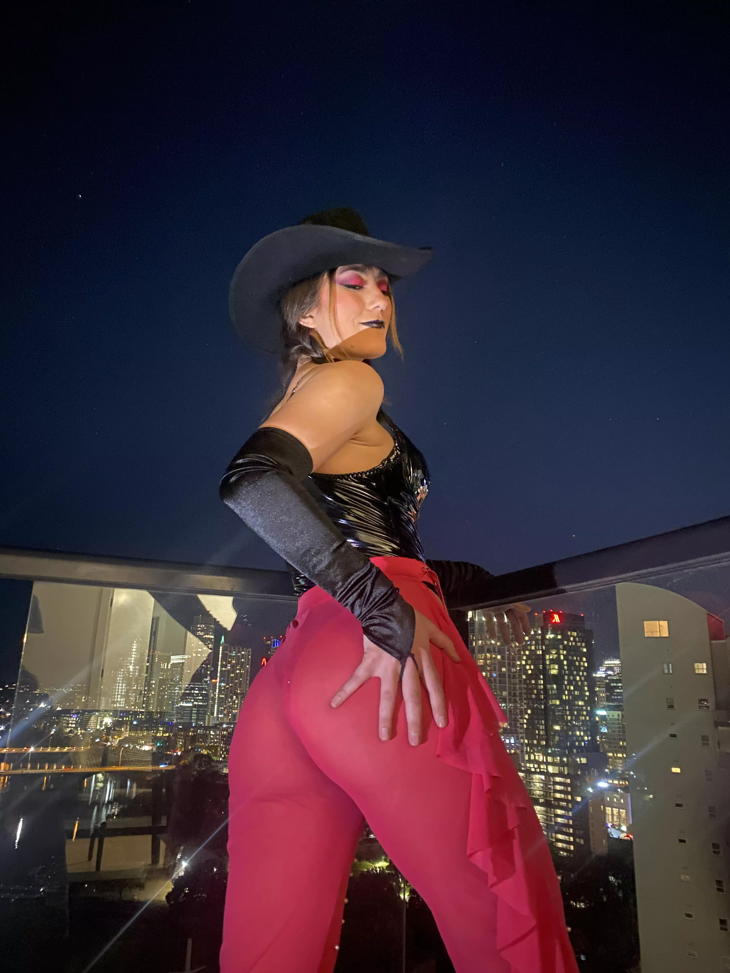 Save a horse, ride a cowgirl