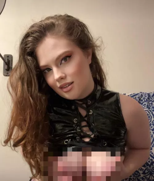 Send for the honor of getting to cum to my pixelated tits 