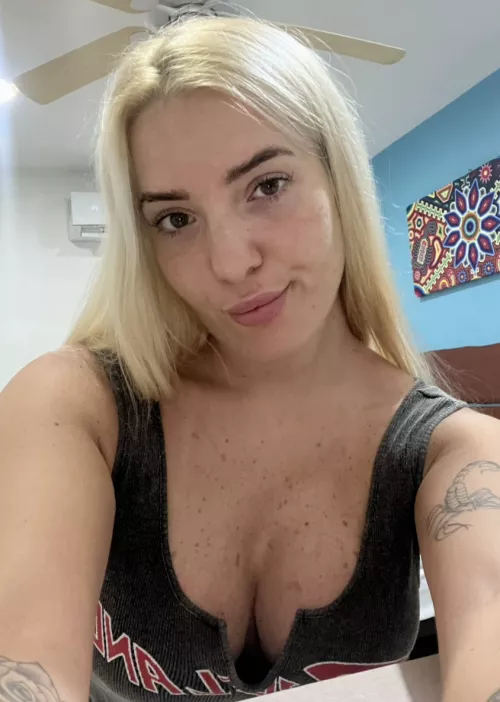 Shake your booty, not your mood?✨🤍
