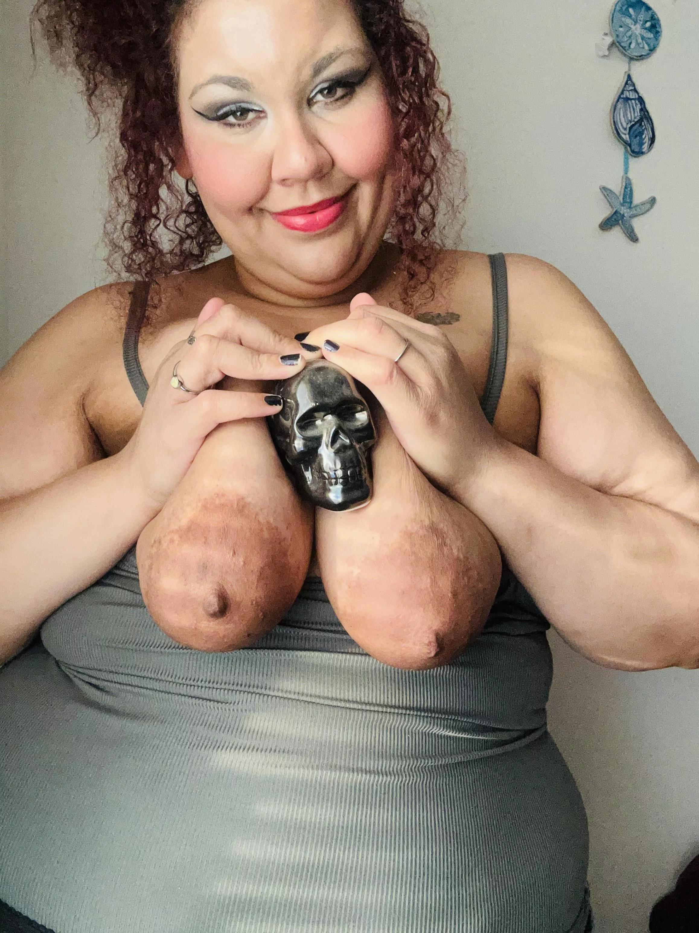 Suck these tits for me! You know you want to. 