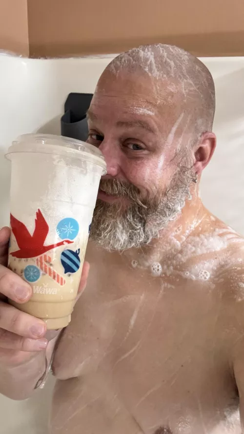 Up early and being productive so it’s time for an Iced Frosted Sugar Cookie Latte. 