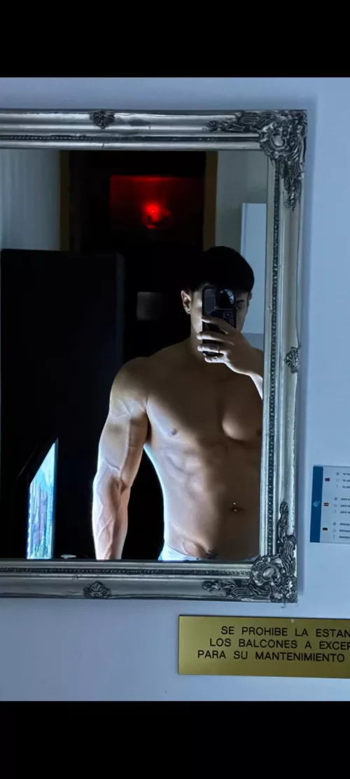 What do you think of my veins? 🧐