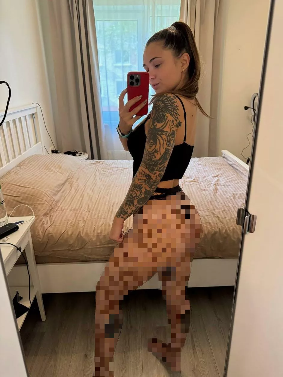 You don't even deserve to see this goddess, you're so pathetic 😳🤯
