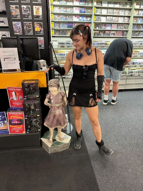 Your goth girl with a little sister  (bioshock) 