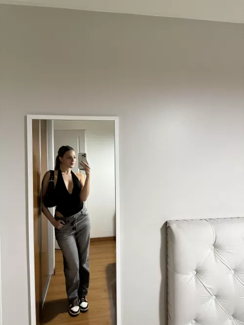 19 F looking for an older dadddy to fill me up next week