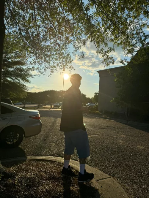 21 hispanic male 5’10, looking for couples near Pearl Ms