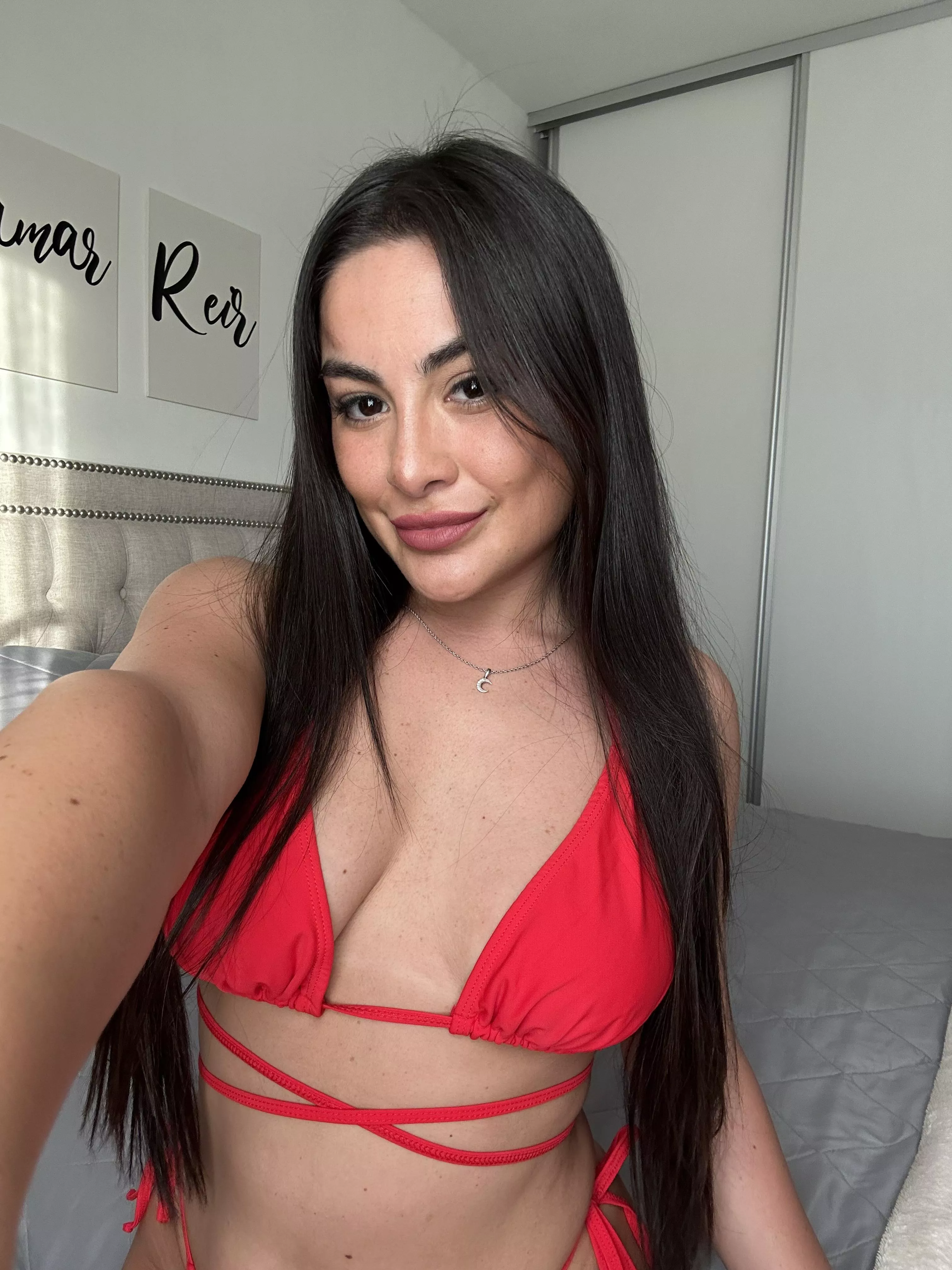 23F Happy Friday everyone - open for weekend plans