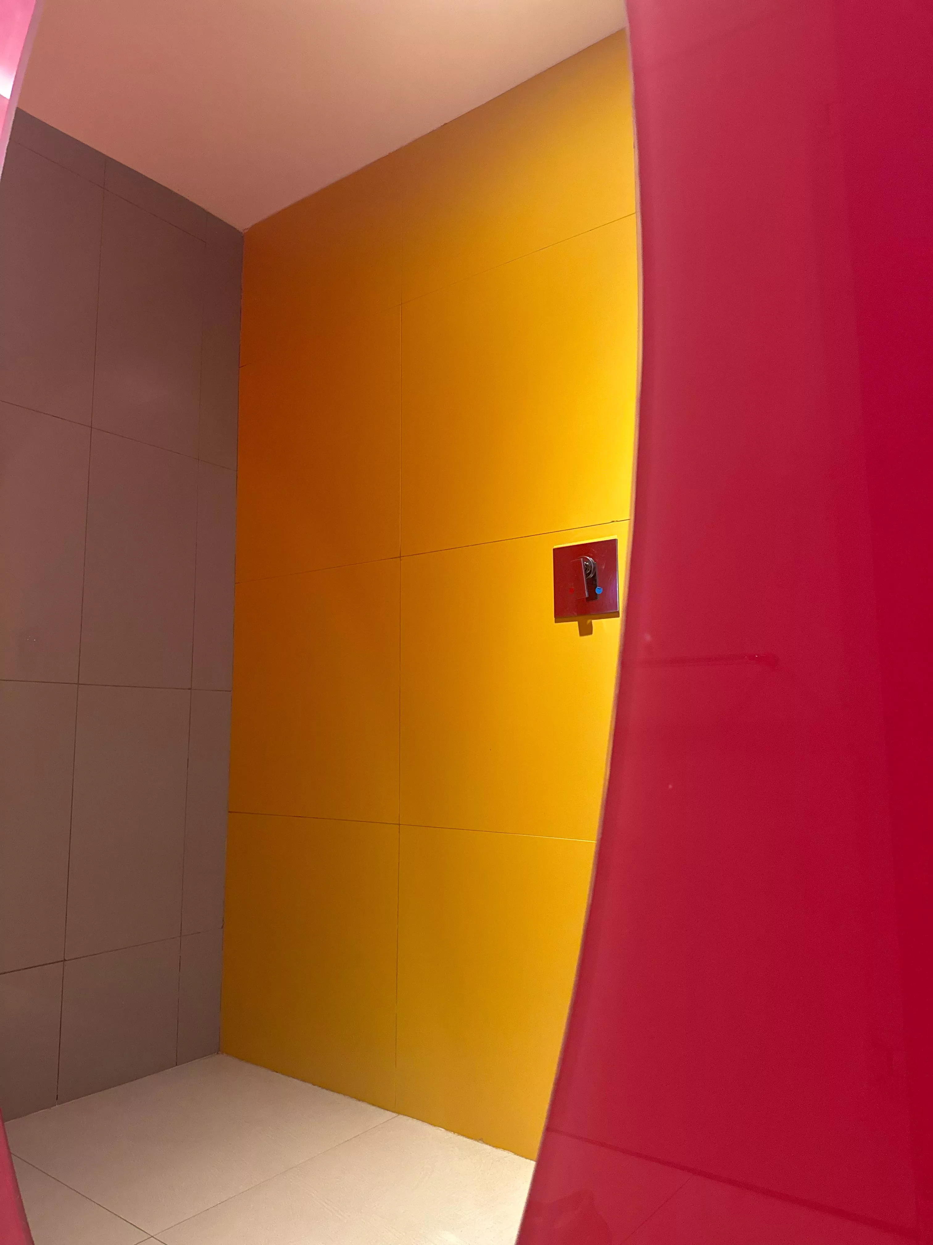 24 M single here at temptations looking for couples who want to add a 3rd or women wanting a younger man