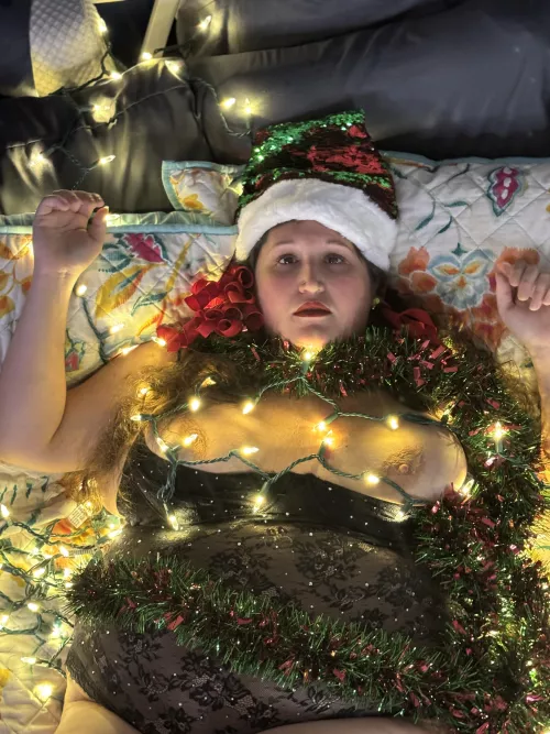 Blessing your Timeline with my Christmas tits 🎄 