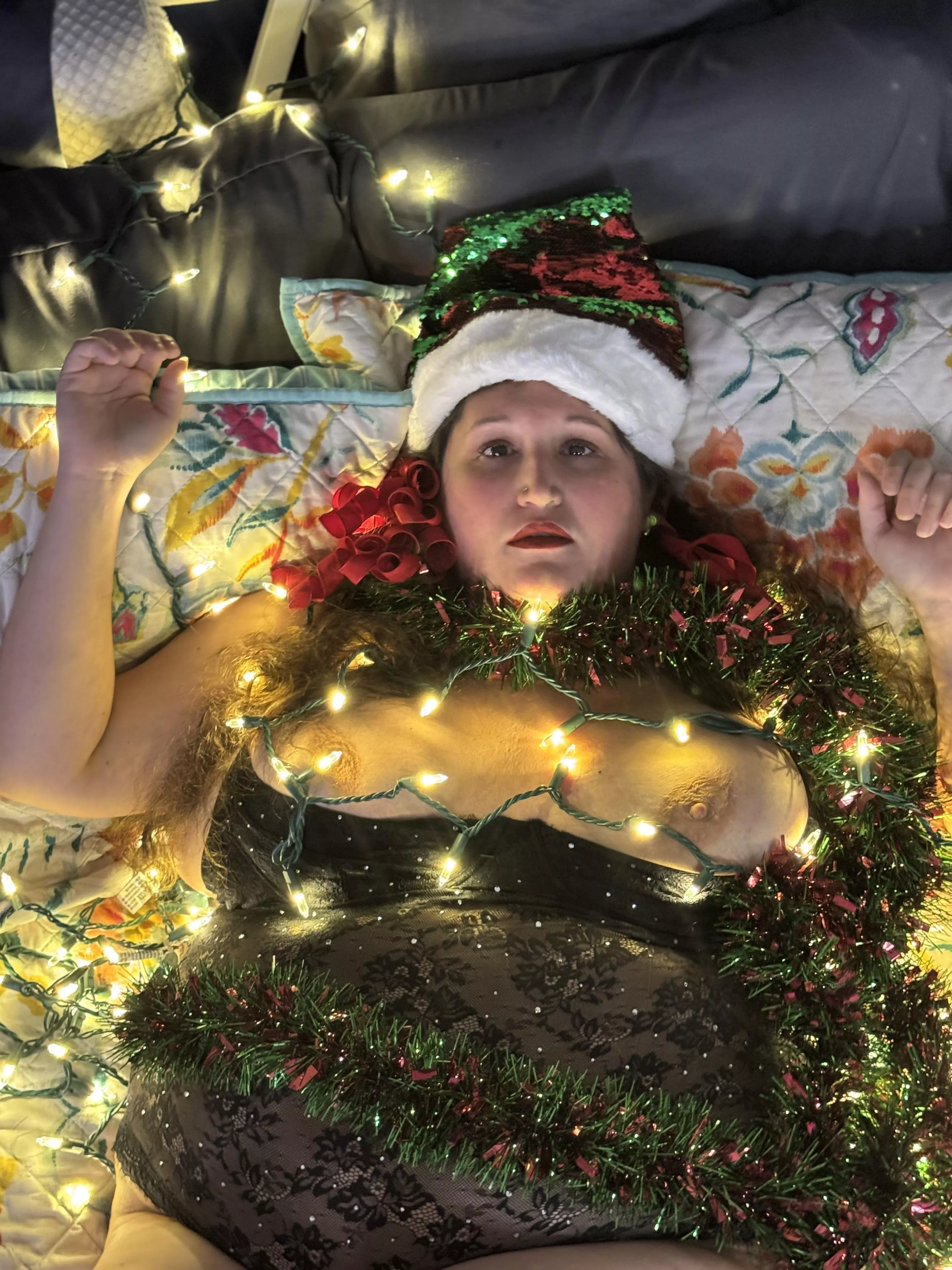 Blessing your Timeline with my Christmas tits 🎄 