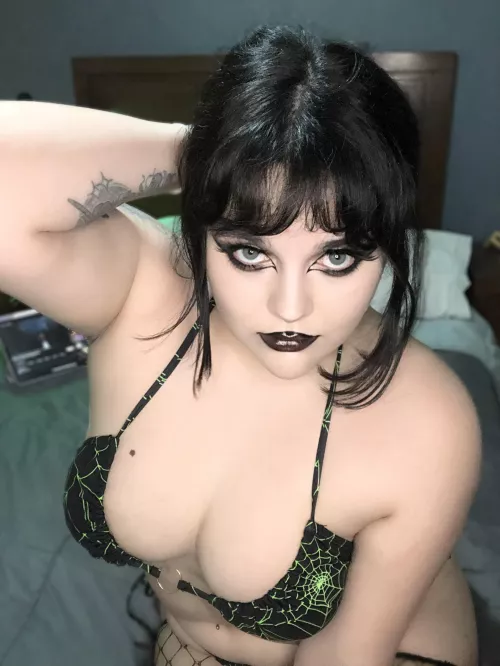 Chubby goth girls do it better 🖤 [F]