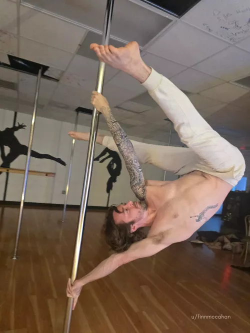 Come dance on my pole 