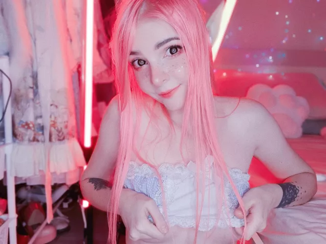 Cute elf with horny thoughts