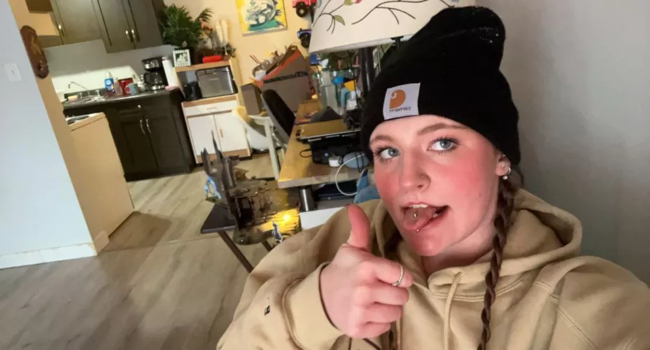 Day 1 of keeping myself accountable, I’ve cleaned my entire room and done all my laundry what’s next!!!! 💖 [f] 