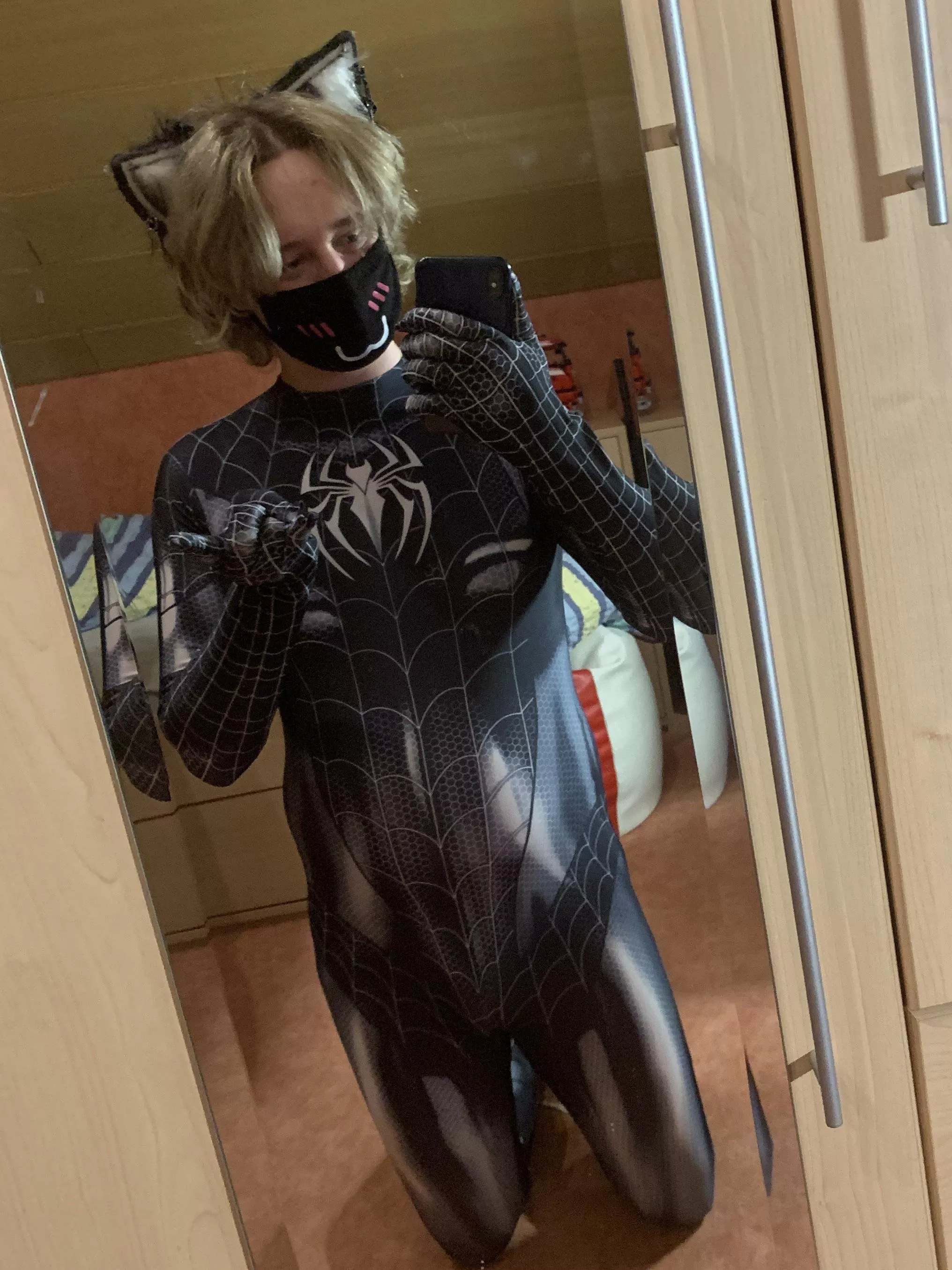Der freundliche Spider Femboy ist da um dir eine Umarmung zu geben :3 