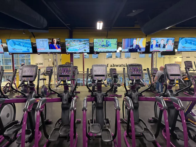 Do any flirty wives go to PF in chandler or Tempe?? 