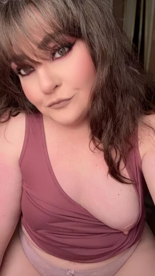 Free the nips! Bras are so overrated. 🤷🏻‍♀️