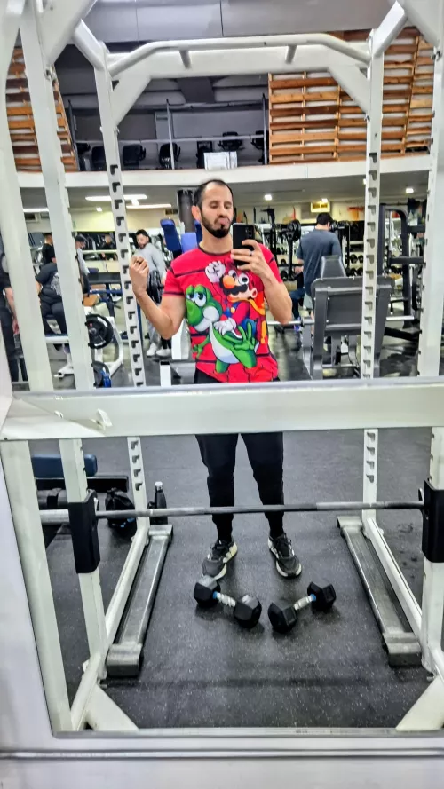 Hey everyone hope you're having a good Tuesday ❤️. Top Gaymer gymrat geek Otaku here (38)