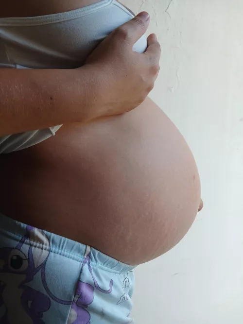 Hi love, I'm available, a rich and horny 8 months pregnant woman with no limits