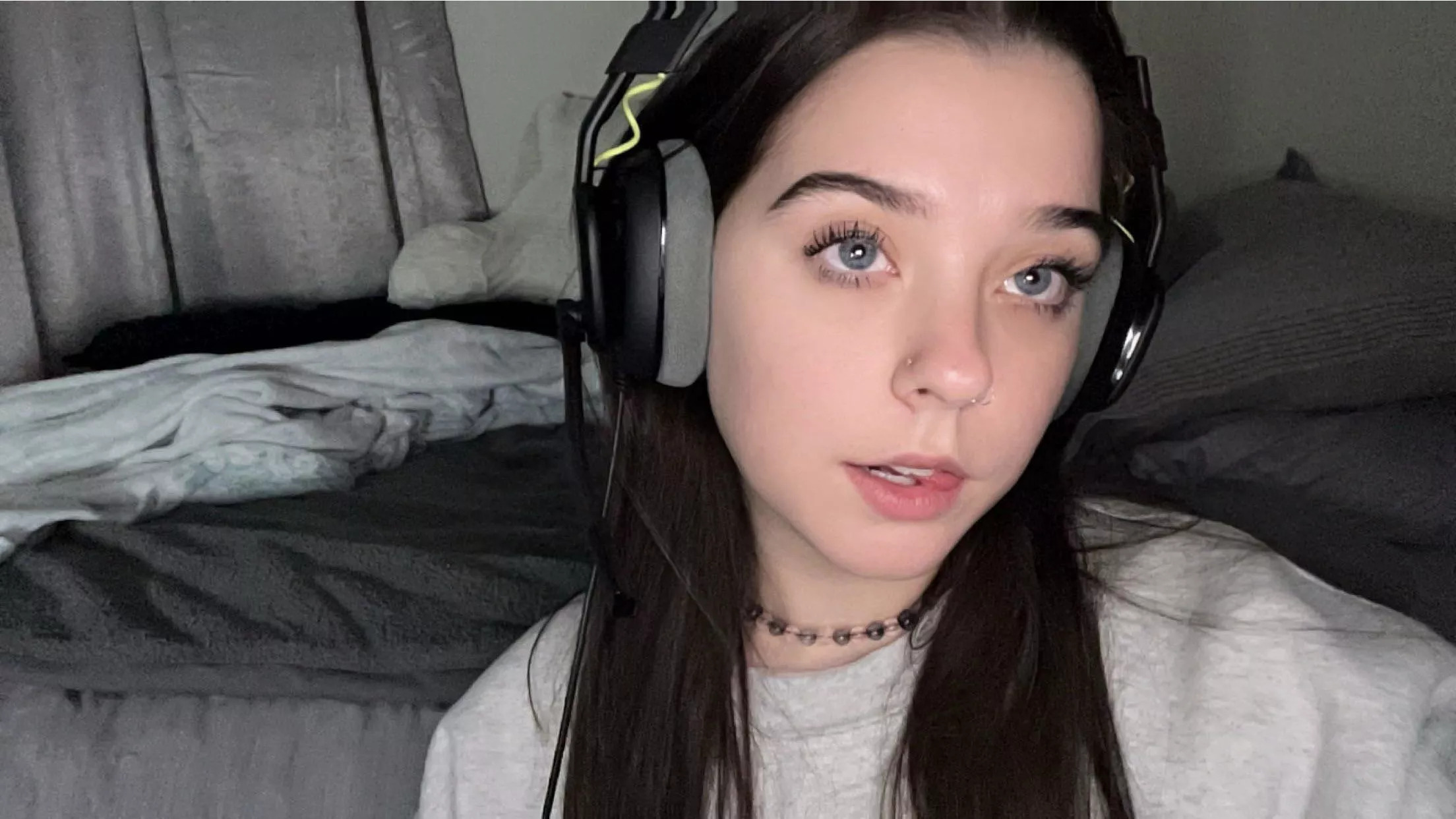 hot gamer girl as your goddess? you couldn’t ask for more could you 💋