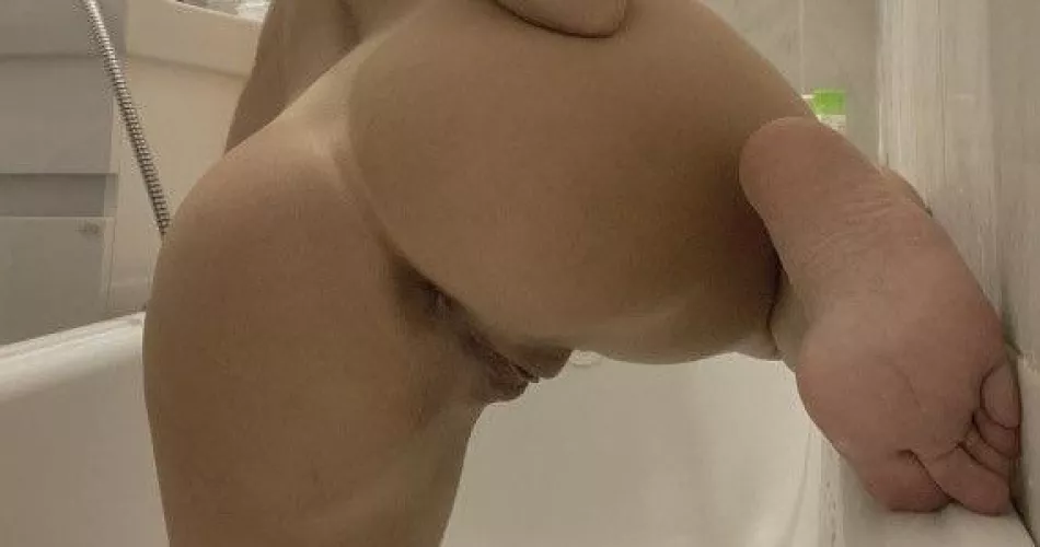 I swear me taking pics isn’t the reason why it takes me so long in the bathroom 😅