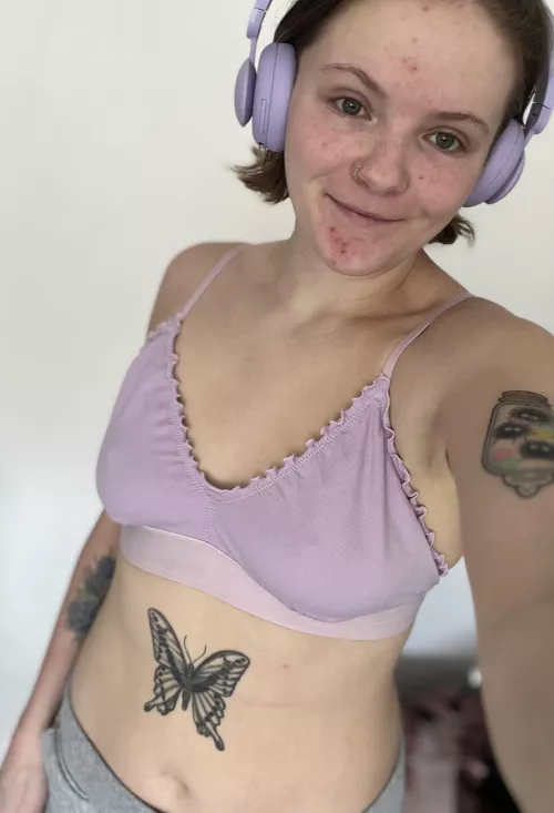 Is anyone here into redheads? About to work out, message me for more 😚