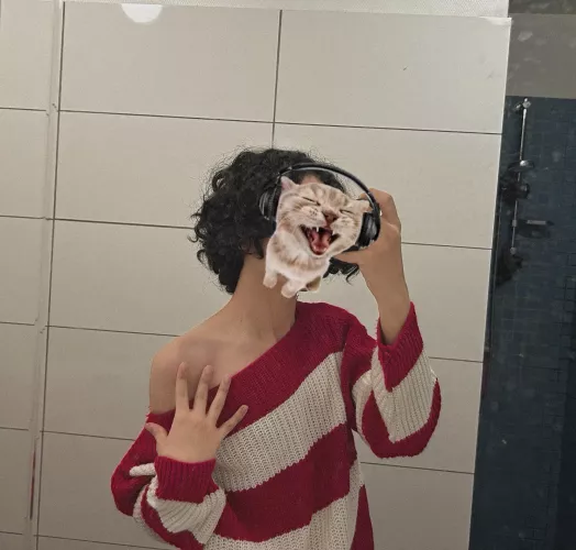 Is my new sweater cute?🥺 DMs open💫