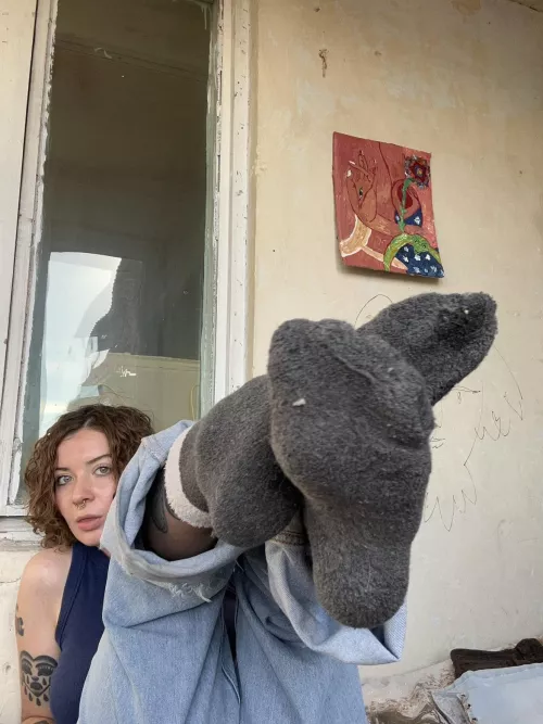 It can’t be that my feet are bigger than you! Isn’t it? 🙃