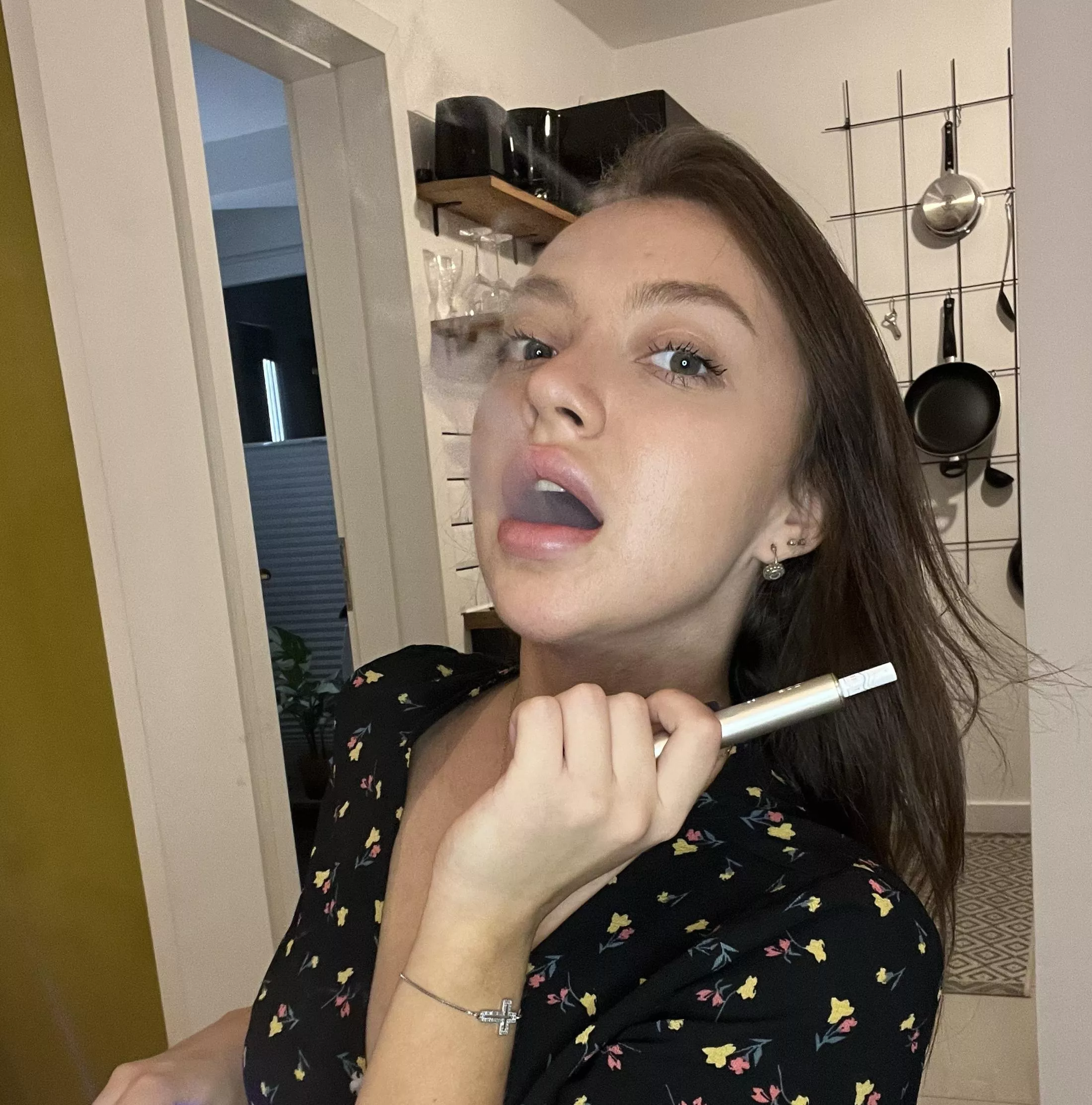 It looks sexy when I smoke