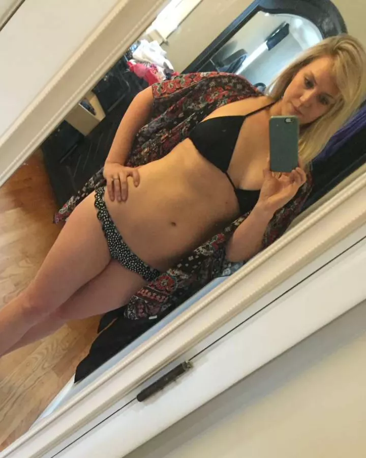 Just a mom from Wallingford sharing a bikini selfie on a snowy day