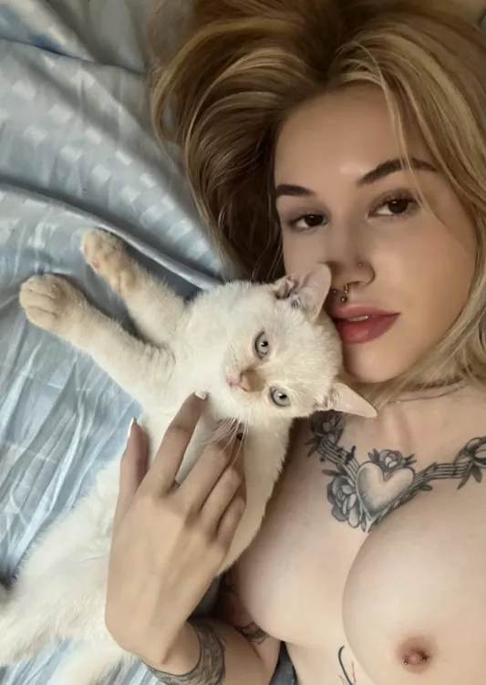 Leave your age if you would eat me out ❤️
