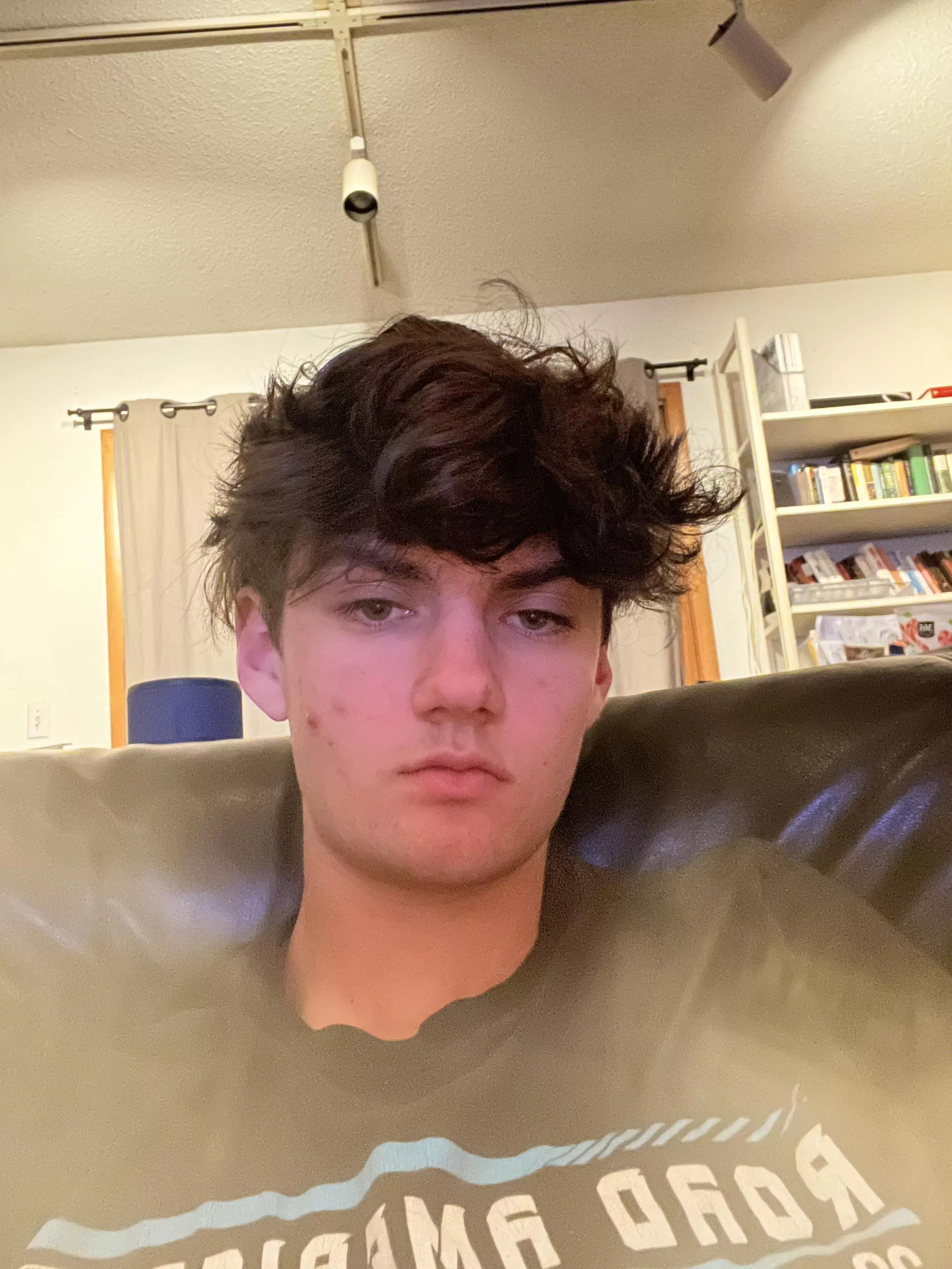 Make me sniff ur stinky feet