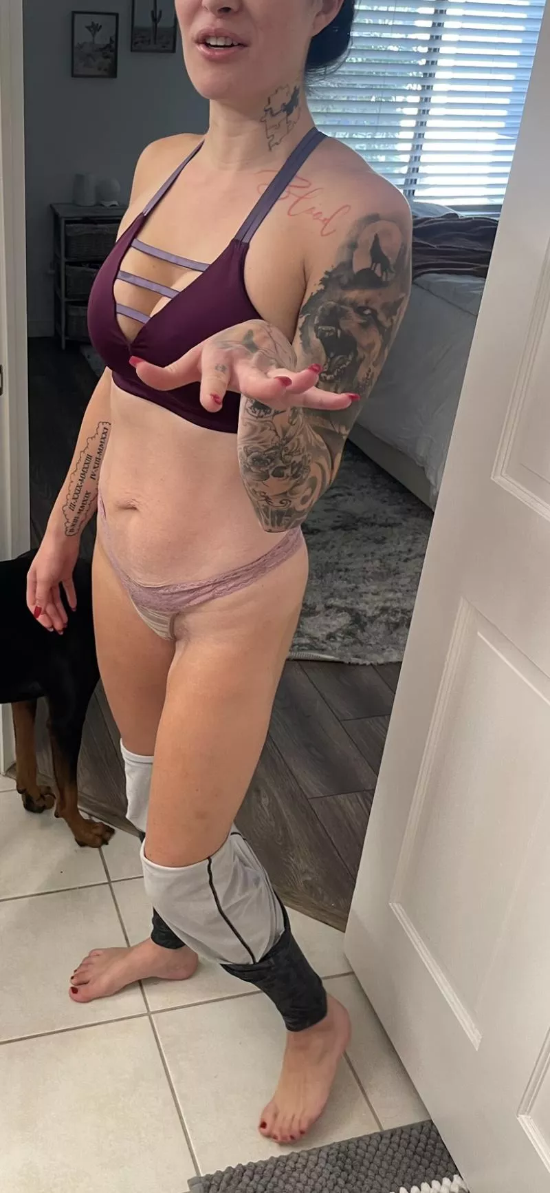 Mf/fm/m/f looking for fun for wife/milf. :). She likes big things.