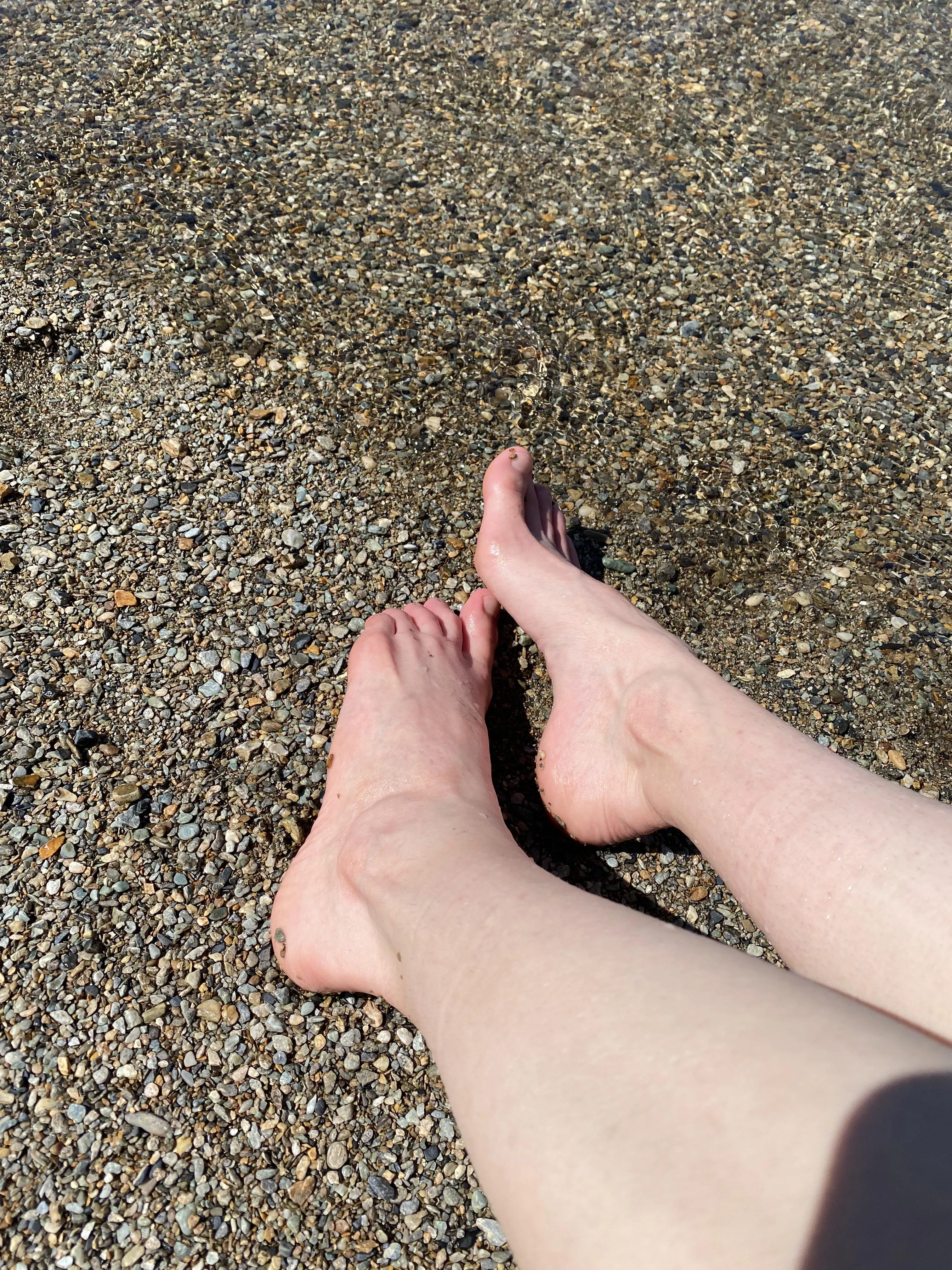 My beautiful feet are red from the cold water 🤭