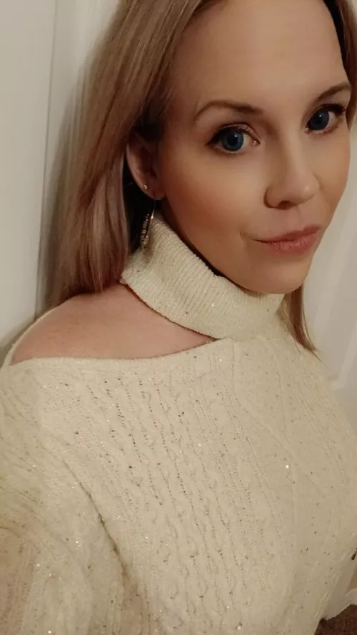 My blue eyes see right through you, simp. Don't even think about trying to resist my charms. ๐ต๐โโ๏ธ