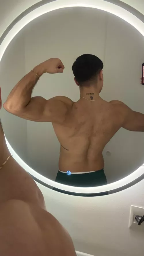 She is greeting you 💪