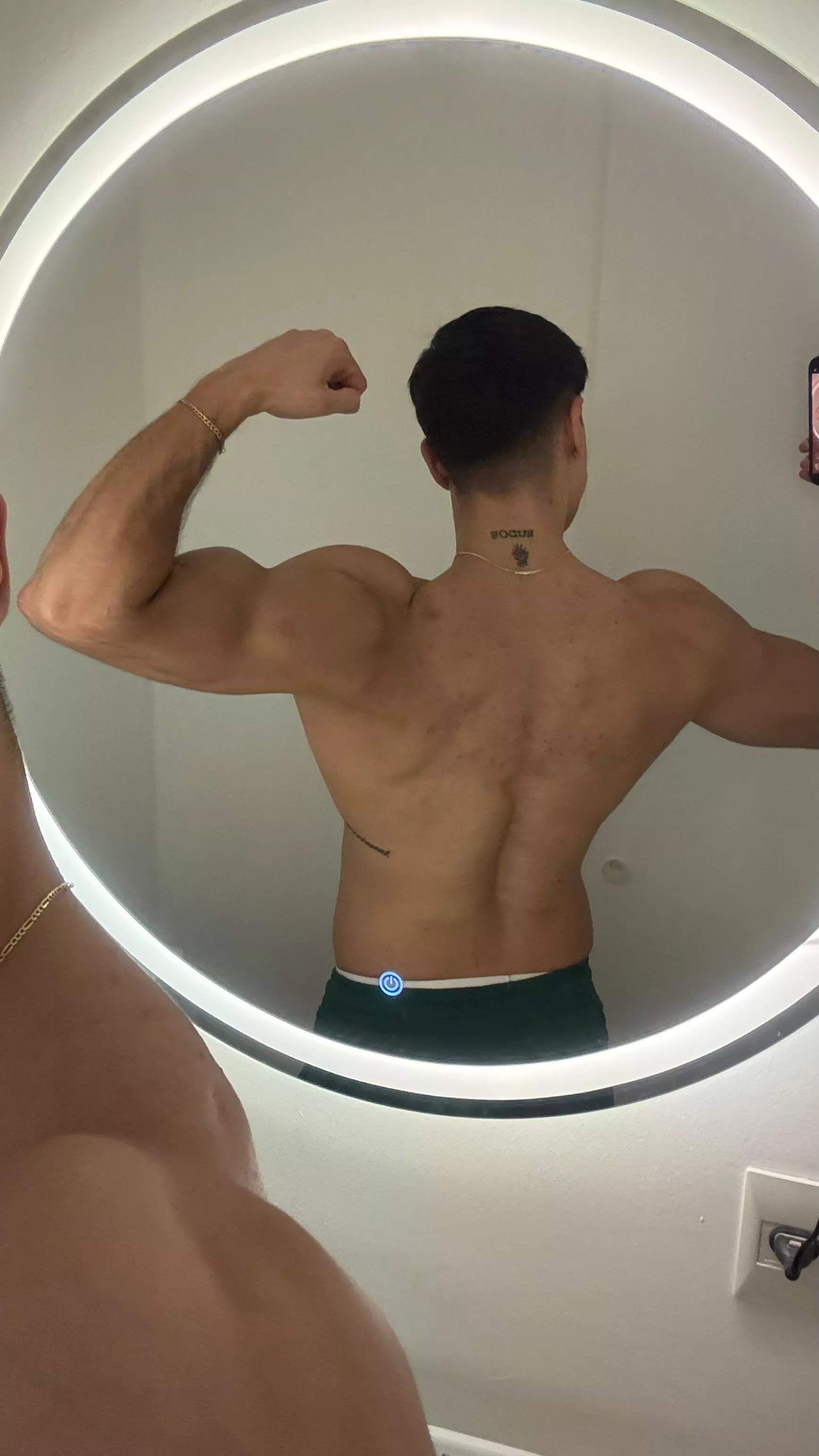 She is greeting you 💪