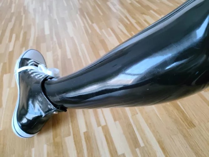 Shiny Latexleg ✨