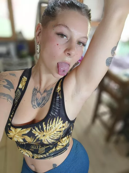 Sweaty armpits for you