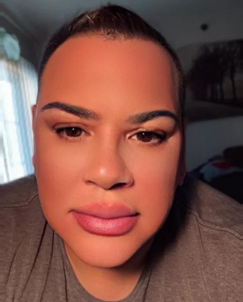 [USA]  47 Chicago to Milwaukee and in between. Femboy early in resuming transition seeking Daddy