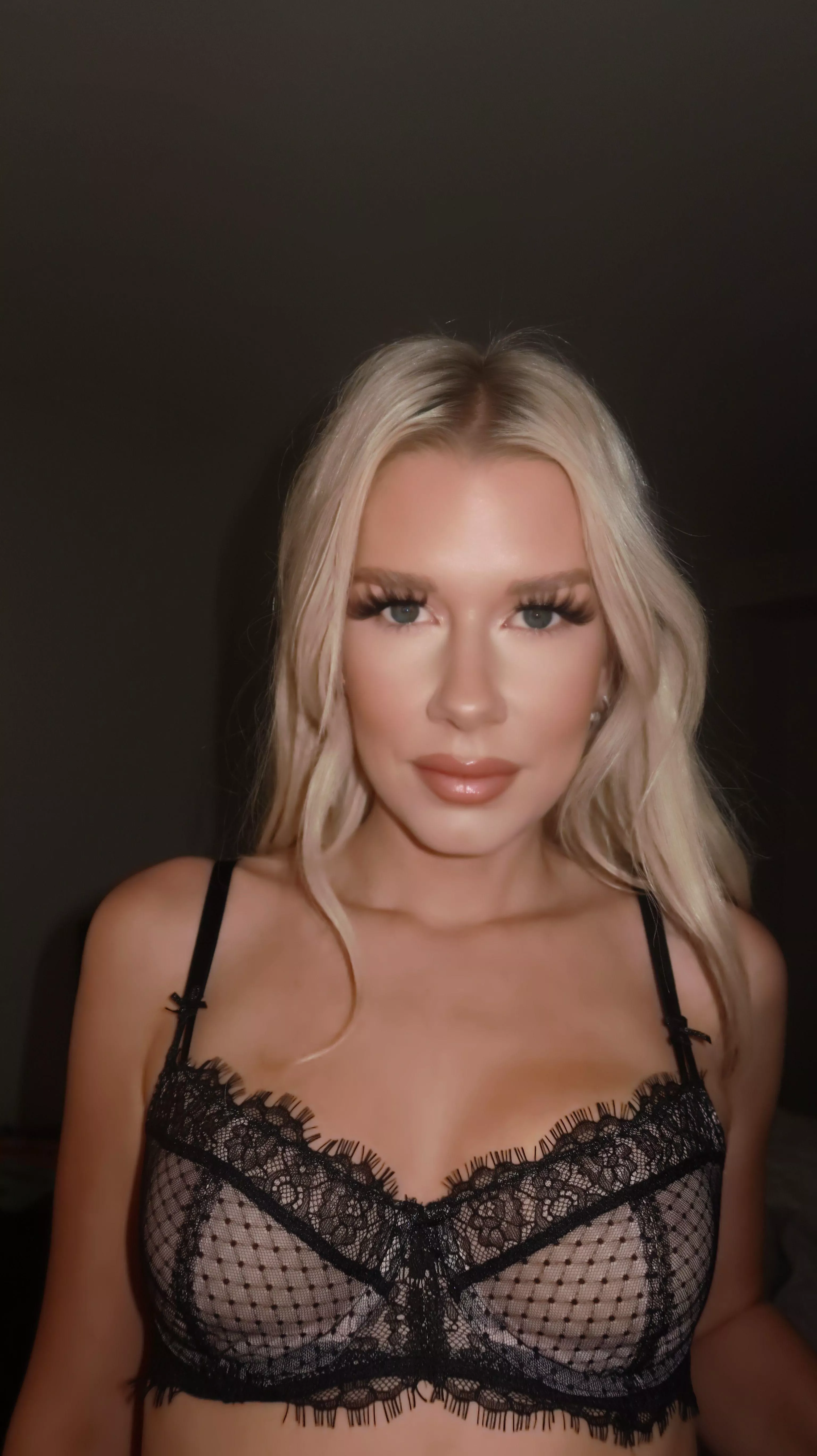 wanna mess up my makeup 