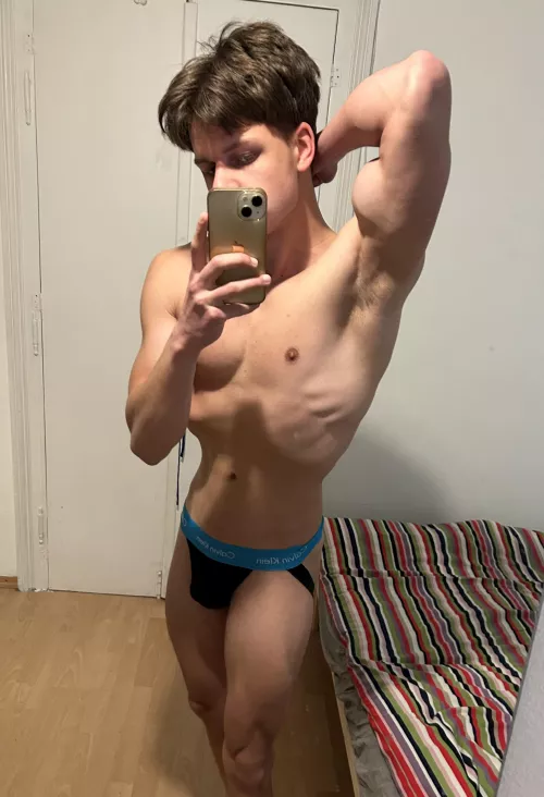 Wanna sniff my musky pit?