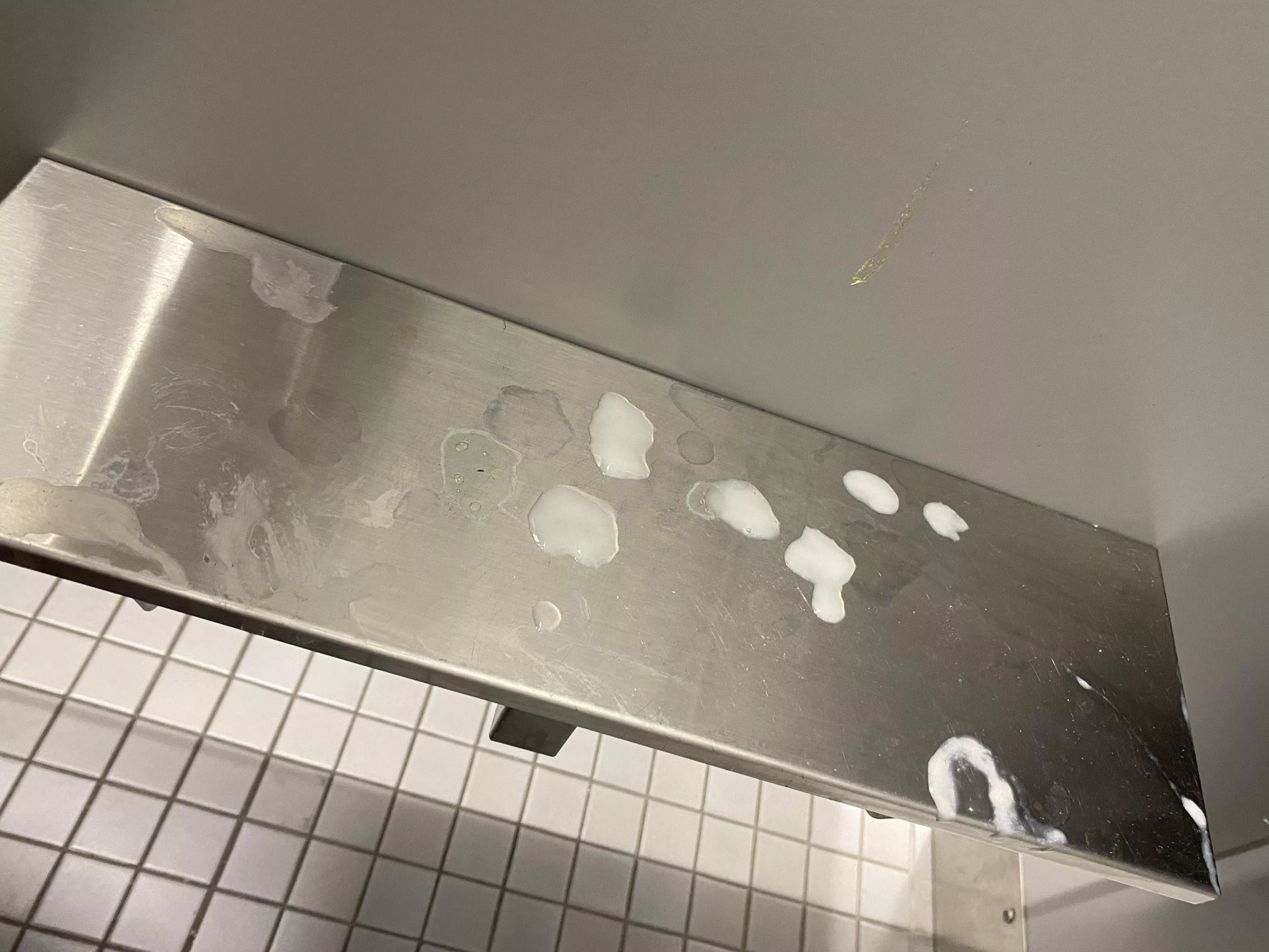 (20) made another mess 2 days later while my tag and message was still there. i love when the smell of cum is loud 😈