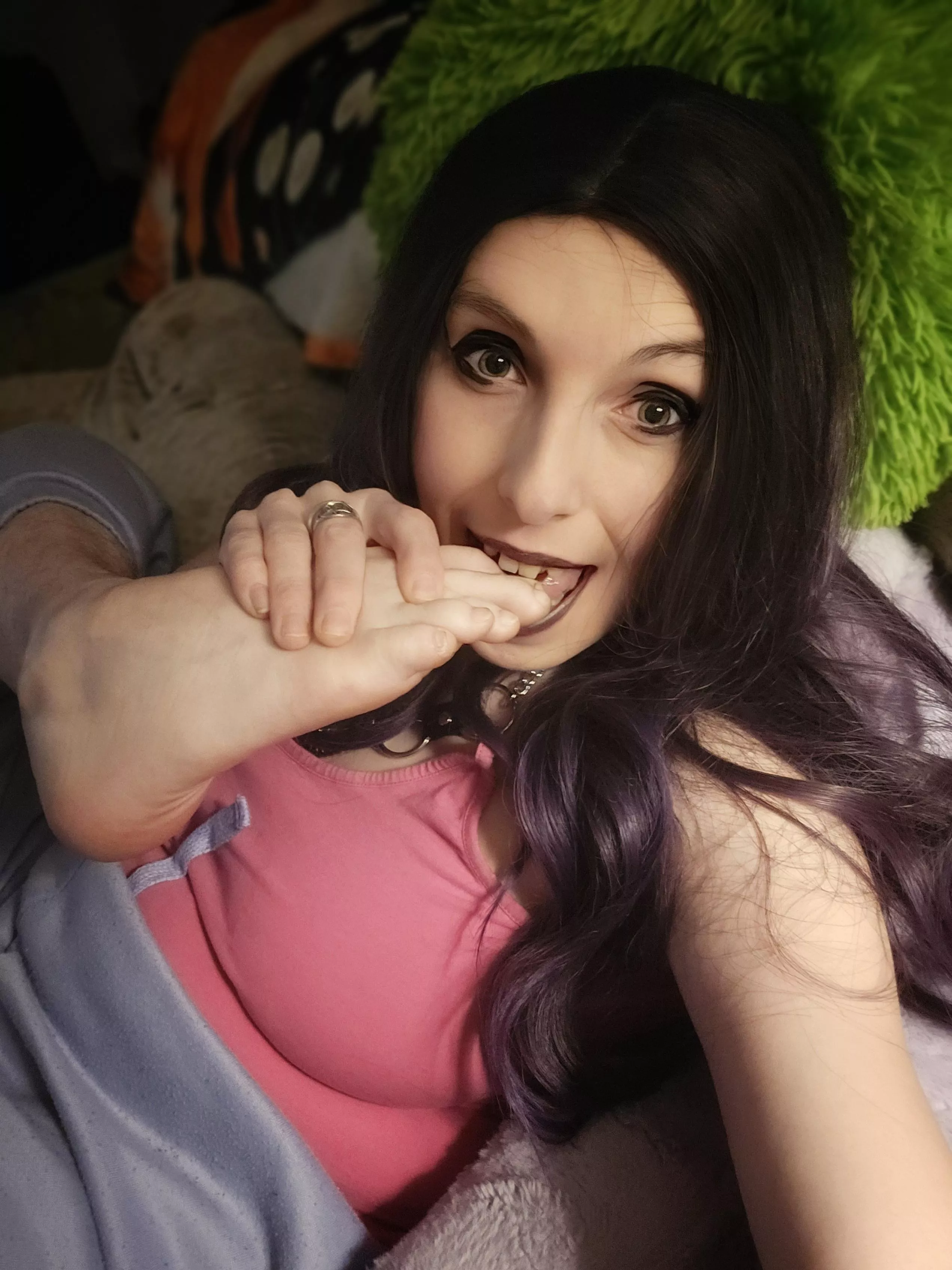 34 milf dms/comments open for premade/custom foot content (paypal only)